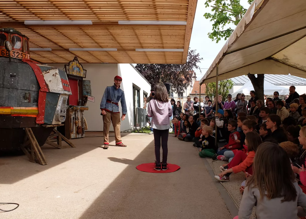 Ecole maternelle, accueil périscolaire et médiathèque