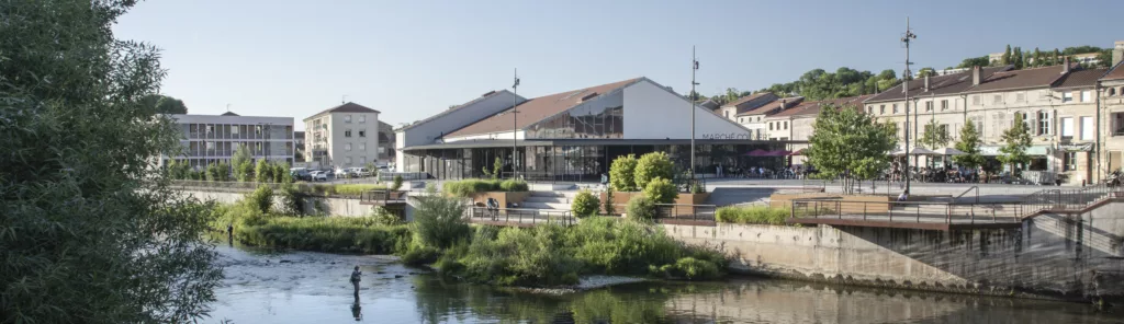 Marché couvert et place publique