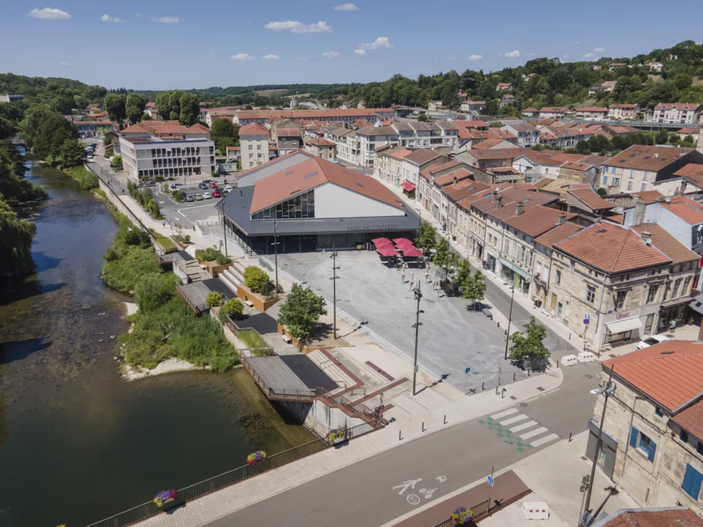 Marché couvert et place publique