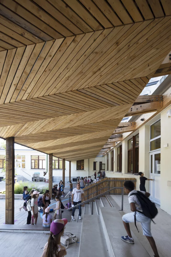 Construction d&rsquo;un préau et mise en accessibilité / école Jules Ferry