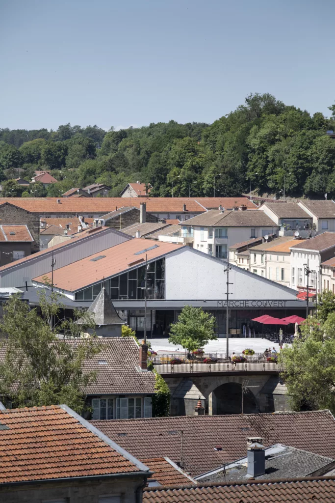 Marché couvert et place publique