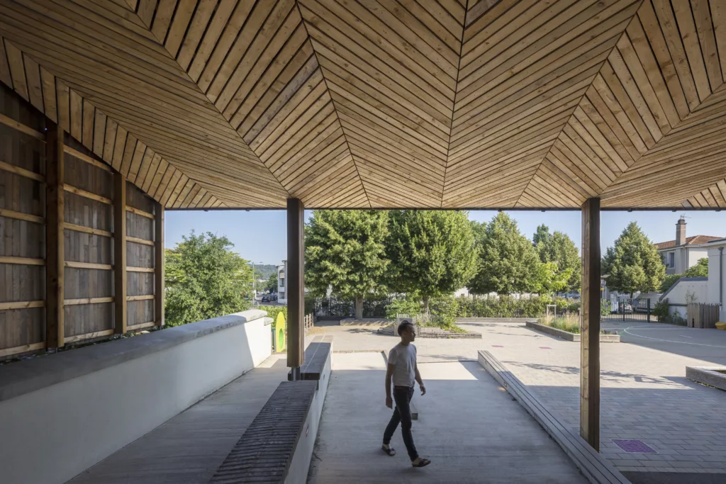 Construction d&rsquo;un préau et mise en accessibilité / école Jules Ferry