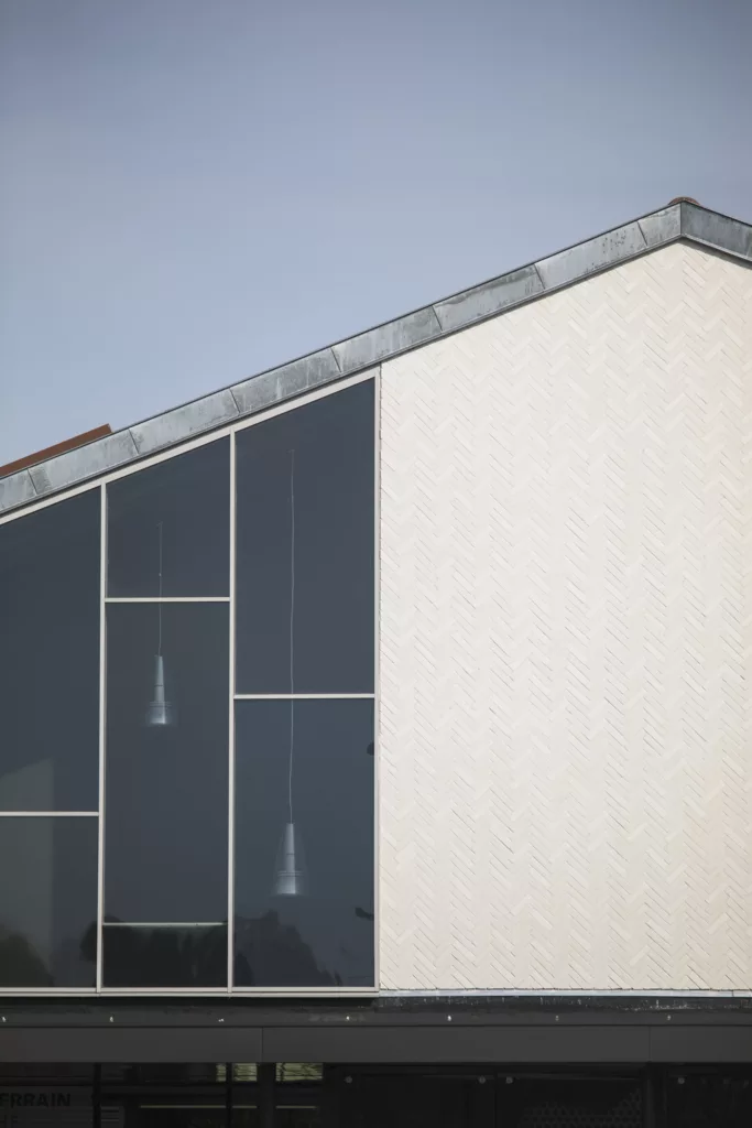 Marché couvert et place publique