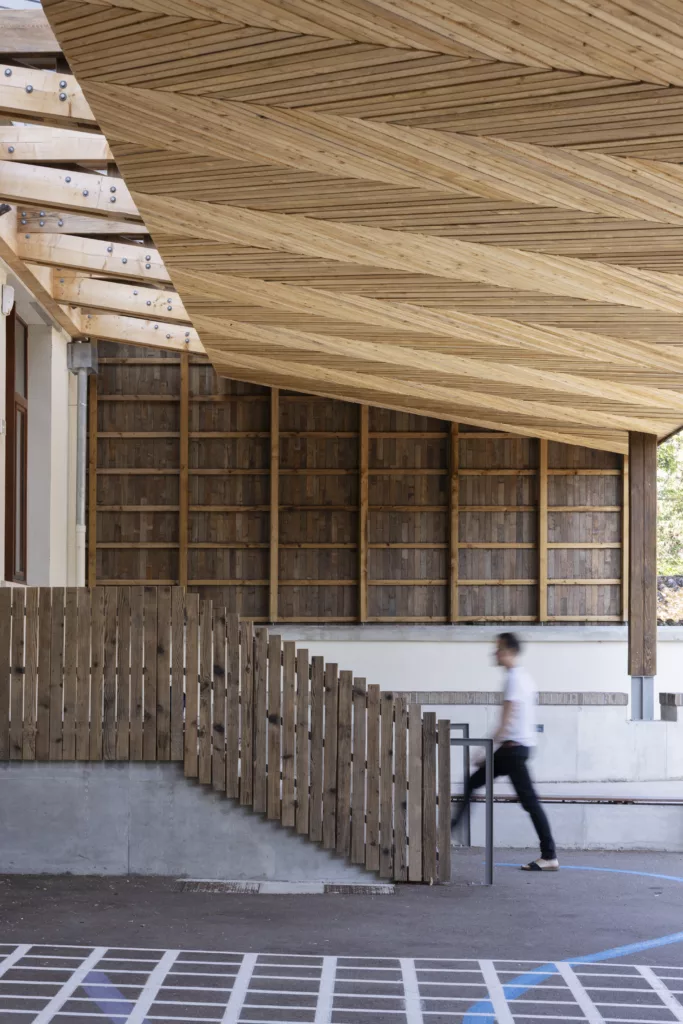 Construction d&rsquo;un préau et mise en accessibilité / école Jules Ferry