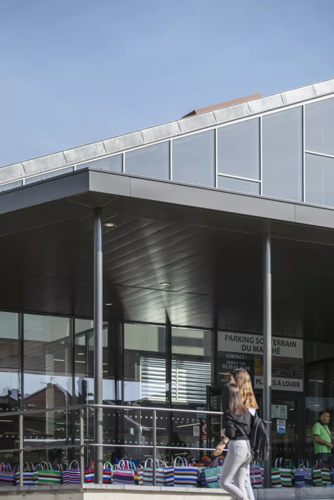 Marché couvert et place publique