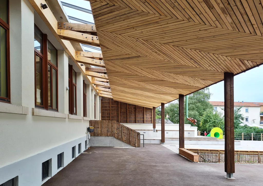 Construction d&rsquo;un préau et mise en accessibilité / école Jules Ferry