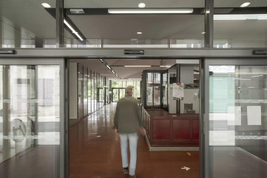 Marché couvert et place publique