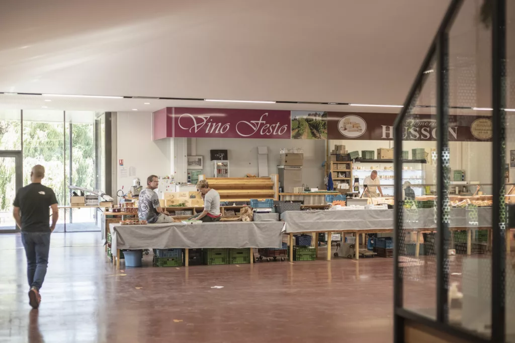 Marché couvert et place publique