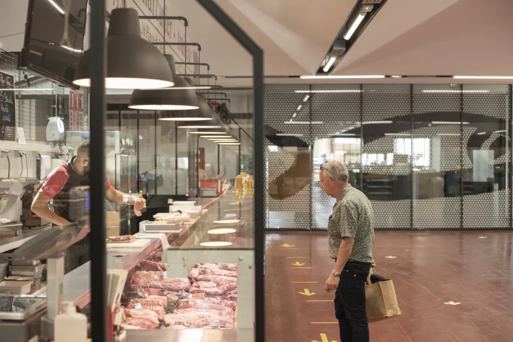 Marché couvert et place publique