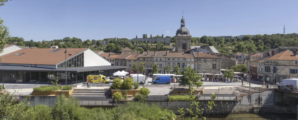 Marché couvert et place publique