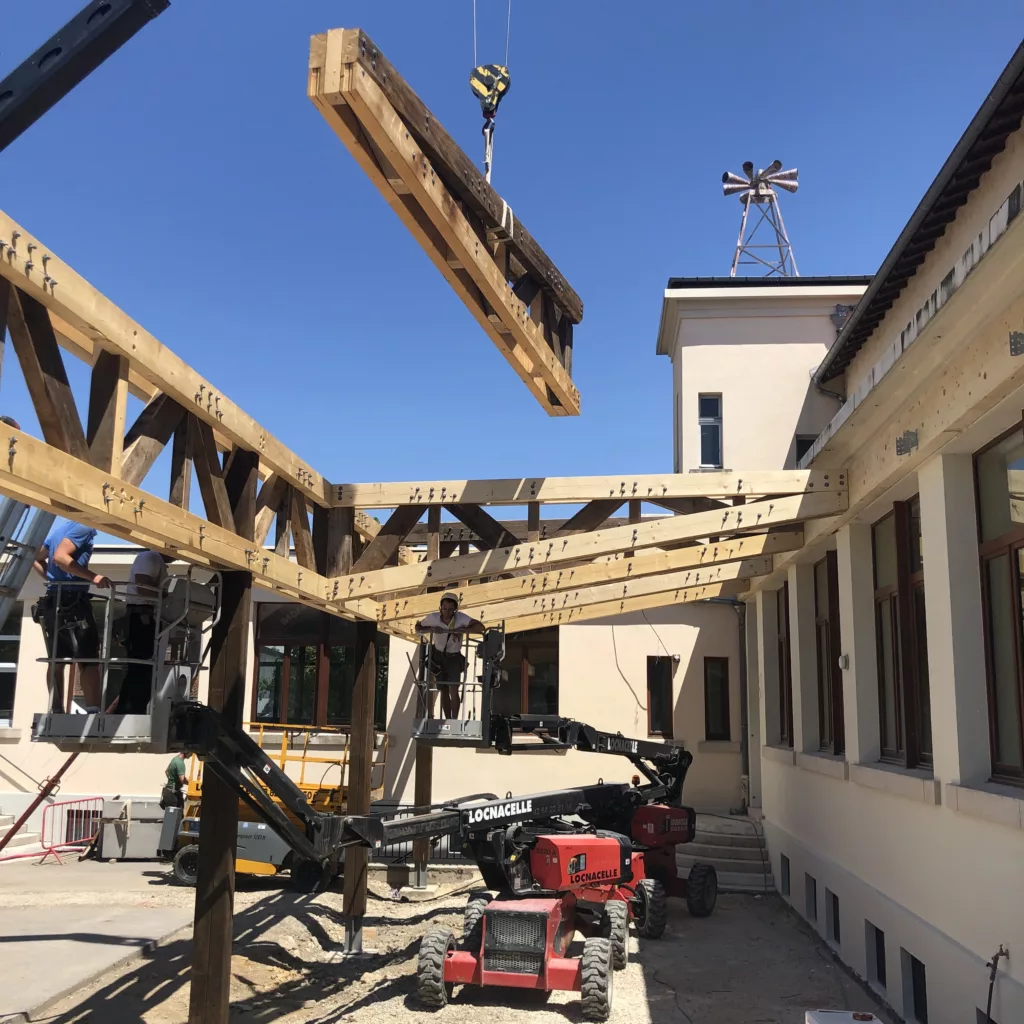 Construction d&rsquo;un préau et mise en accessibilité / école Jules Ferry