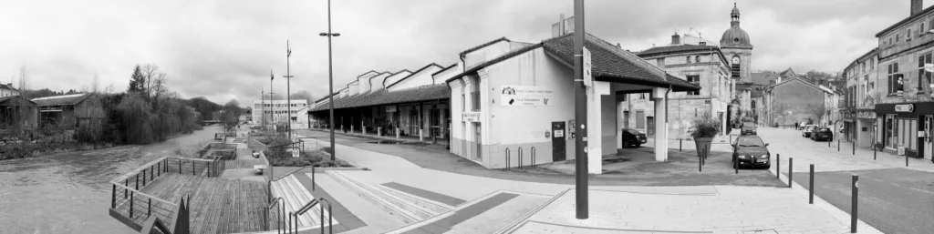 Marché couvert et place publique