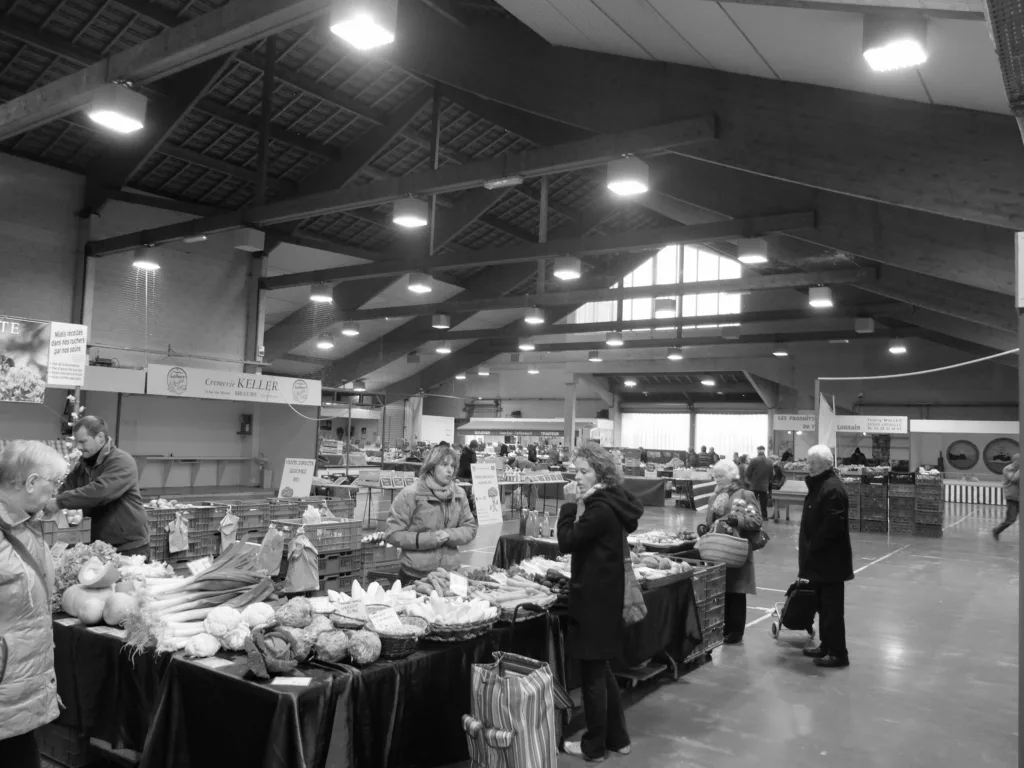 Marché couvert et place publique