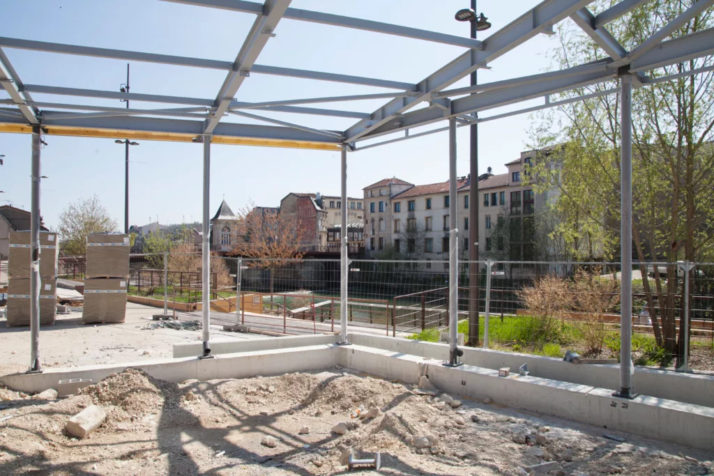 Marché couvert et place publique