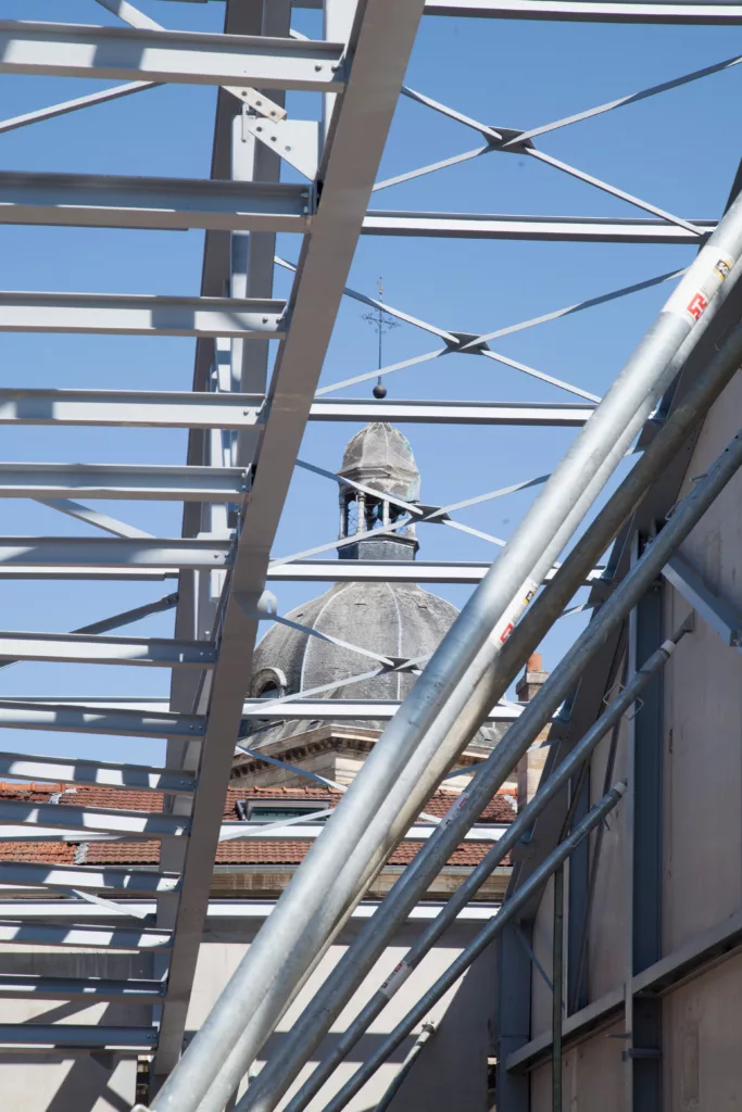 Marché couvert et place publique